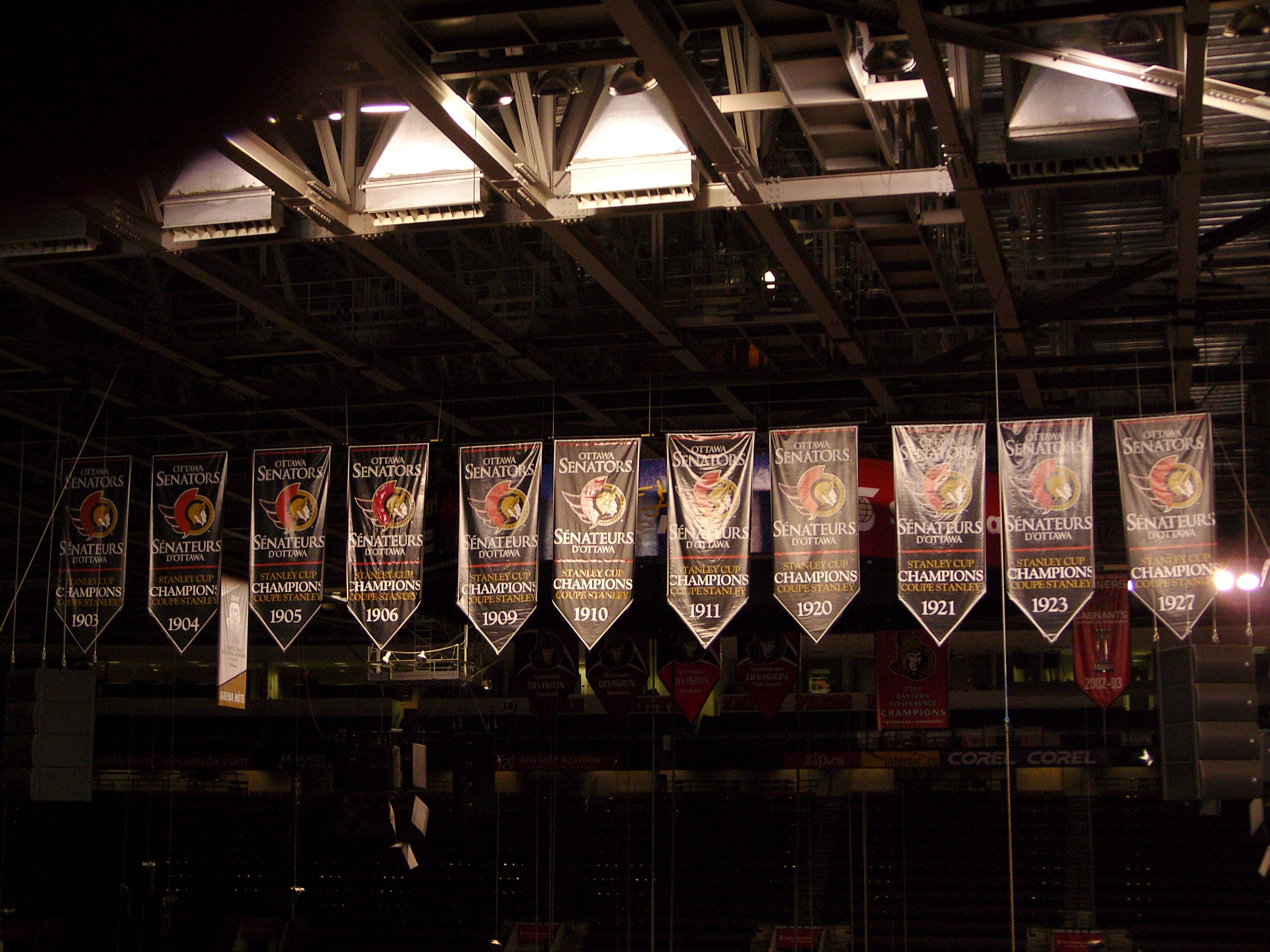 File:Stanley cup banner 2.jpg - Wikimedia Commons
