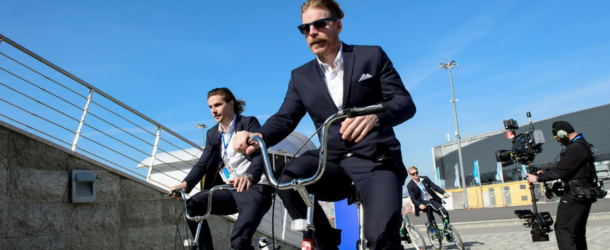 Alfredsson Says Karlsson Wants to Stay