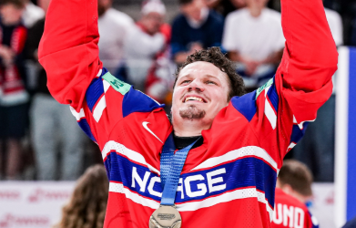 Senators Sign Norwegian Bakke Olsen